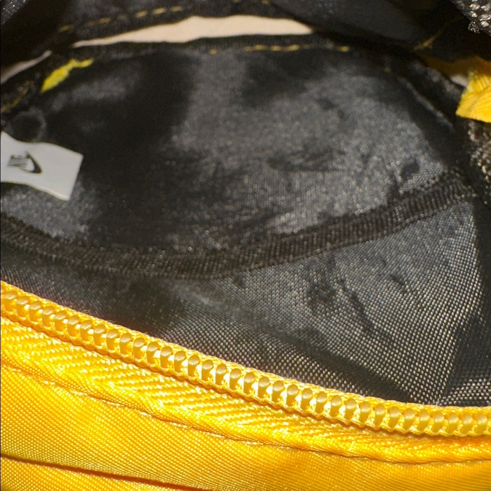 Nike Sportswear Essentials Crossbody Bag, Yellow - Picture 7 of 14